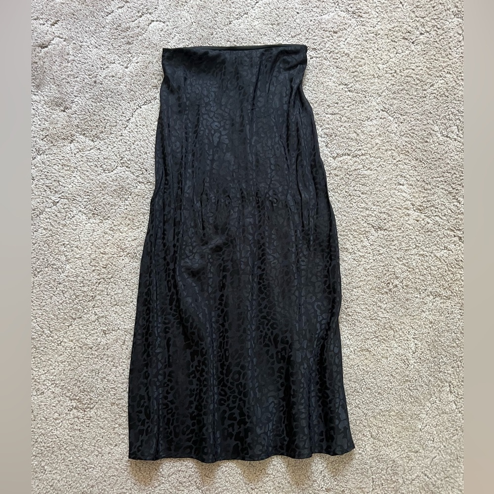 Black silk midi skirt. Size S.